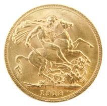 A George V full gold sovereign, dated 1913, 8g.