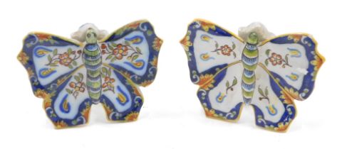 A pair of 19thC Fourmaintraux Frere Faience butterfly shaped menu holders, 10cm wide.