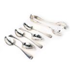 Five George V silver fiddle pattern teaspoons, 1.63oz, and a pair of silver plated sugar tongs. (6)