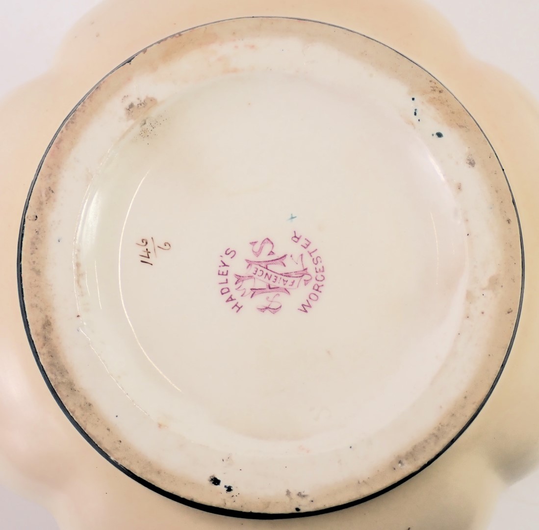 A Hadley's Worcester Faience bowl, with fluted top and transfer printed decoration of green flowers, - Image 3 of 3