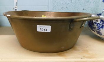 A brass pan.