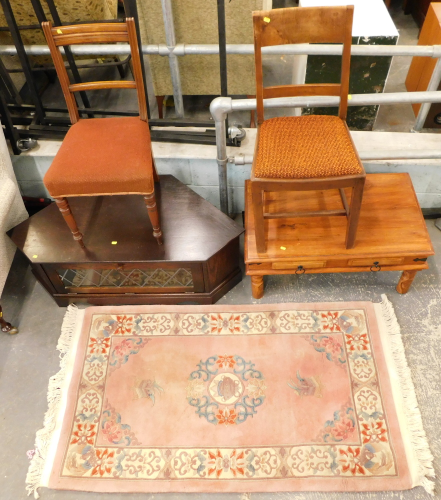 Two dining chairs, a hardwood coffee table, a mahogany corner TV stand, and a pink wool cut rug. (5)