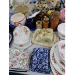 Decorative household ceramics, comprising part tea set, stoneware type bottles, napkin rings, teawar