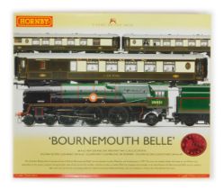 A Hornby Bournemouth Belle OO gauge train pack, R2300, boxed.