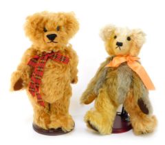 Two mohair Teddy bears, comprising a Valentine Bears by Jane Davis Bear, mottled grey and caramel we