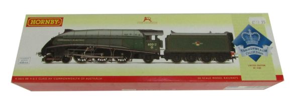A Hornby OO gauge BR 4-6-2 Class A4 locomotive, 60012, Commonwealth of Australia, green livery, R282