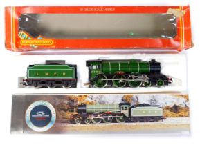 A Horby OO gauge LNER class B17 locomotive Manchester United, 4-6-0. 2862, RO53, boxed.