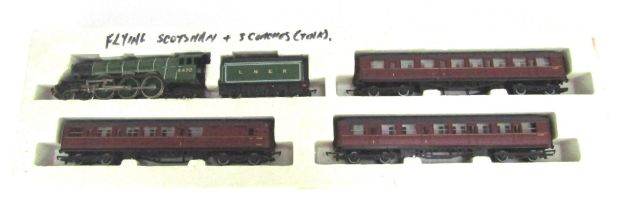 A Hornby OO gauge Flying Scotman's locomotive and tender, 4-6-0, 4472, green livery, L5502, together