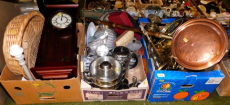 Kitchenailia, to include saucepans, steamers, jelly moulds and a quantity of brass and copper wares,