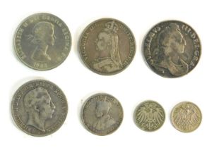 William III and later coinage, comprising a William III crown stamped 1695, a Victorian five pound c