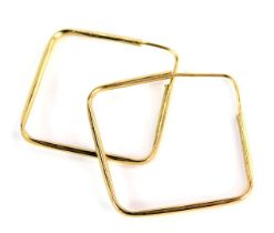 A pair of hoop earrings, each formed as a box, yellow metal unmarked, 3cm high, 1.1g.