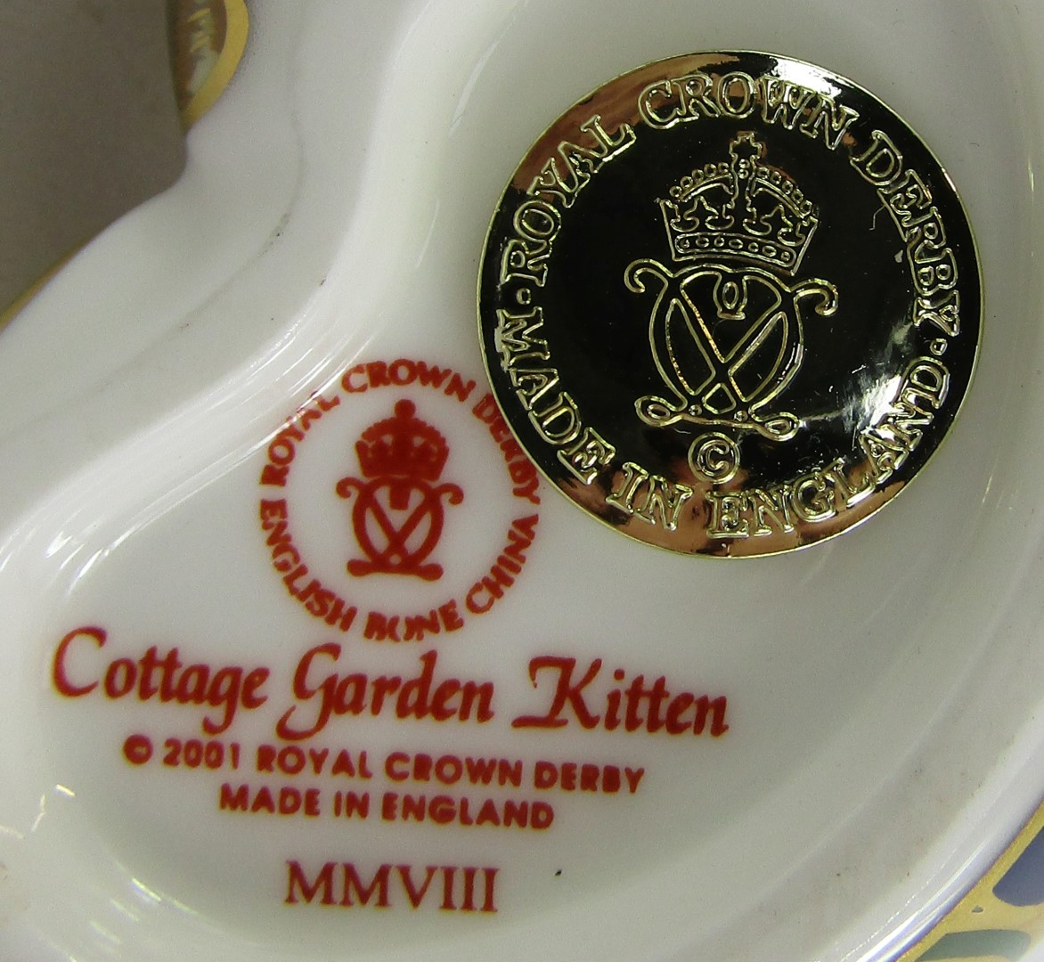A Royal Crown Derby porcelain paperweight modelled as Cottage Garden Kitten, gold stopper and red pr - Image 3 of 3