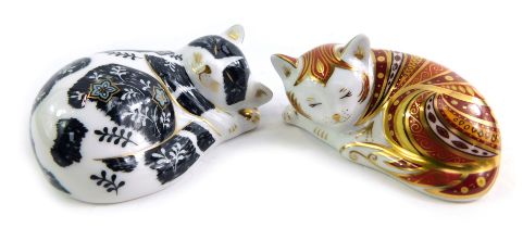 Two Royal Crown Derby cat paperweights, modelled as Marmelo, limited edition number 1649/2500, gold