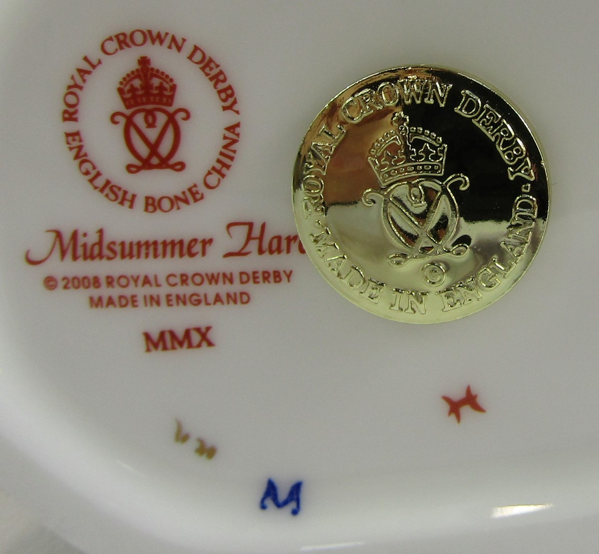A Royal Crown Derby porcelain paperweight modelled as Mid-Summer Hare, gold stopper and red printed - Image 3 of 3