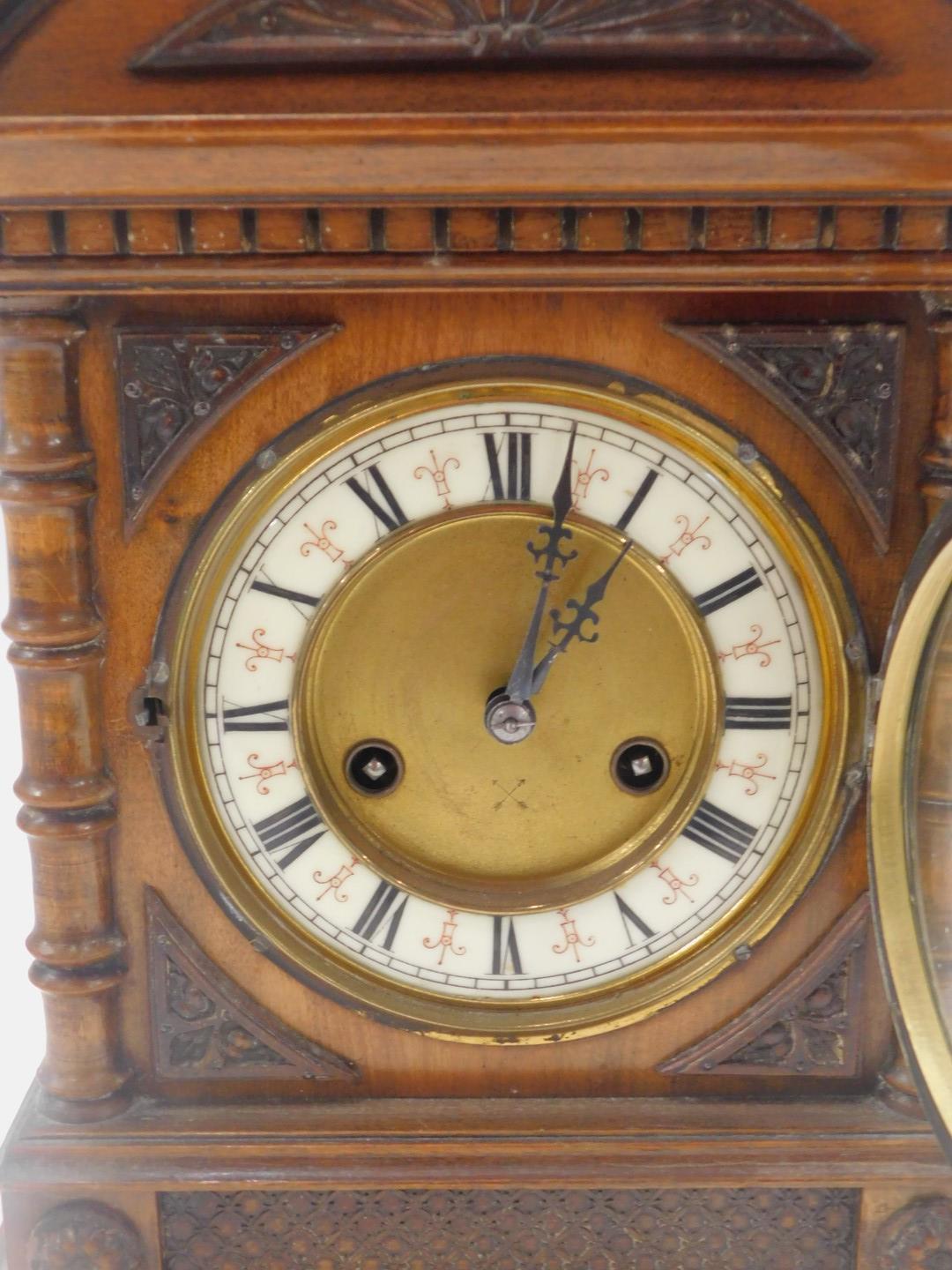 A late 19thC Hamburg Clock Company walnut cased mantel clock, circular brass dial with enamel chapte - Bild 2 aus 4