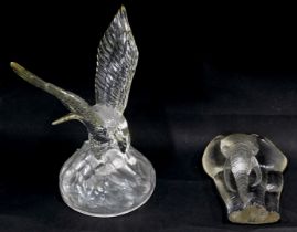 Decorative glassware, comprising a glass eagle perched on rock, 19cm high, and a Mats Jansson elepha