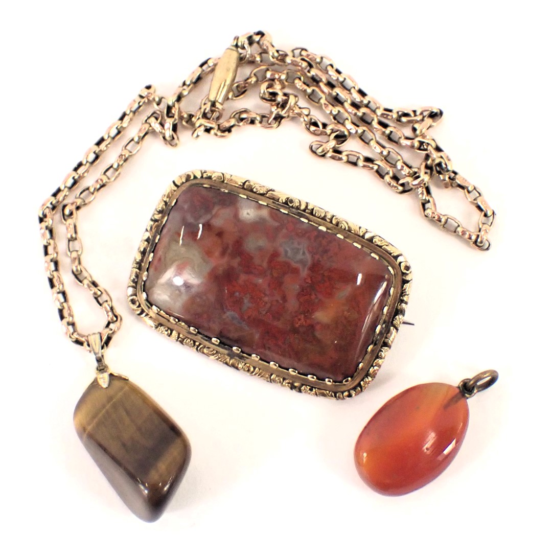 Stone set jewellery, comprising an agate and pinchbeck framed rectangular brooch, 7.5cm x 3cm, an ag