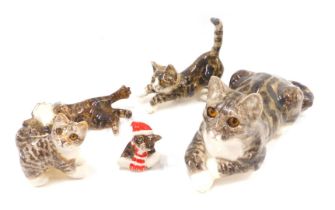 Winstanley cats, comprising a large number five Winstanley cat, 28cm wide, two playing, 17cm and 18c