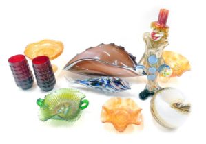 Decorative Art Glass, comprising carnival glass bowls, cranberry mottled glassware, Murano clown and