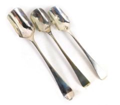 Three Victorian silver fiddle pattern stilton scoops, London, 2.86oz. (3)