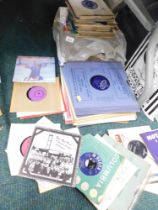 A quantity of 45rpm and 33rpm records, comprising Wonders of You Ronnie Hilton, Honeycombs, 60s and