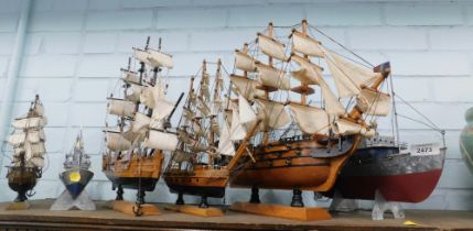 Six boat models, four wooden and two metal. (6)