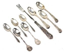 Three Edward VII silver King's pattern teaspoons, London 1903, three Queen Elizabeth II silver coffe