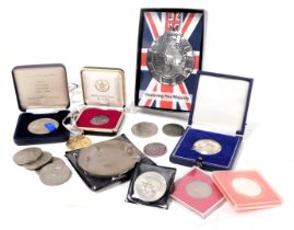 Commemorative coins and medals, including a Royal National Theatre copper and nickel coin 1988, Mosc
