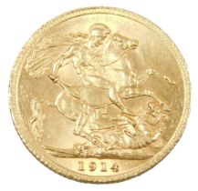 A George V gold full sovereign 1914, 8.0g.