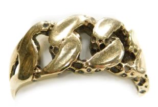 A 9ct gold ring, of curb link open form, size P, 4.6g.