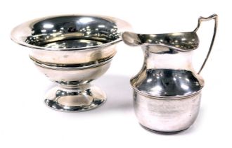 An Edward VII silver sugar bowl, Birmingham 1909, and an Edward VII silver cream jug, Chester 1910,