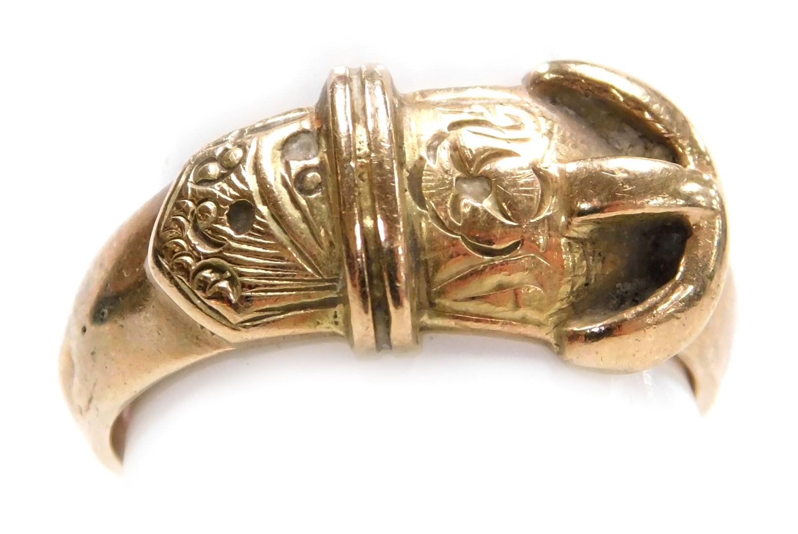 A 9ct gold belt and buckle ring, size S, 6.7g.