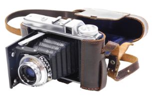 A Voigtlander Perkeo I camera, with a Vaskar 1:4, 5/80 lens, cased.