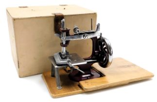 A 1950s Essex miniature sewing machine, boxed with instructions.