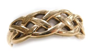 A 9ct gold ring, in an open work Celtic knot design, size Q½, 2.3g.