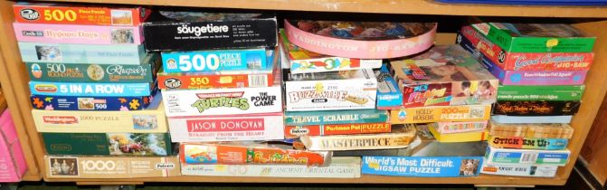 A quantity of games and puzzles. (30)