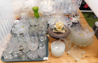 Glassware, to include dishes, drinking glasses, jugs, etc. (3 trays and loose)