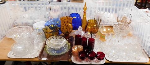 Glassware, to include decorative vases, cut glass bowls, cut glass cruet set, and coloured glass bra