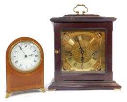 An oak cased Metamec mantel clock, the brass dial with circular chapter ring bearing Roman numerals,