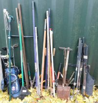 Various garden tools, to include hoes, brushes, golf clubs, etc. (a quantity)