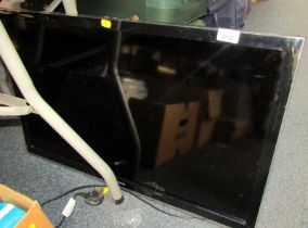 A Samsung 32" flat screen television, model number UE32H4500, with lead and remote.