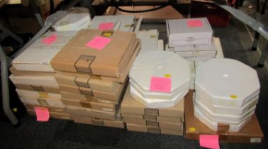 A large quantity of collectors plates, predominantly The Bradford Exchange, etc.