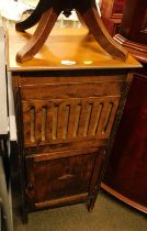 A mahogany cased gramophone.