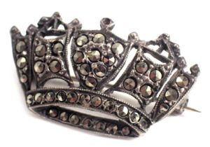 A marcasite set crown brooch, 3cm wide, marked Silver England, 4.8g all in.