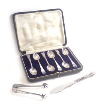 A set of six George V silver teaspoons, Old English pattern, Birmingham 1913, 1.96oz, a pair of silv