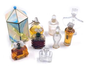 A quantity of perfume bottles, to include Worth with partial contents, Chypre, etc.