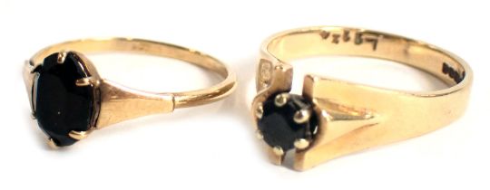 Two dress rings, comprising a 9ct gold sapphire set dress ring of modern design, ring size N½, a gar