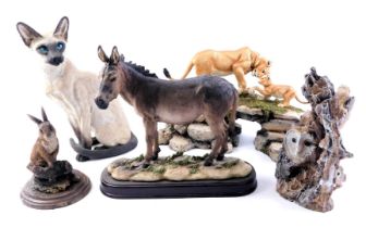 Various animal ornaments, comprising a Country Artists Siamese cat, a Country Artists spring rabbit,