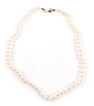 A single strand cultured pearl necklace, with pink lustre finish beads on a knotted string strand, w