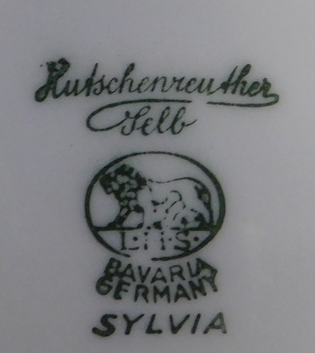 A Bavarian Sylvia pattern part dinner service, comprising two tureens and lids, set of three graduat - Image 3 of 3